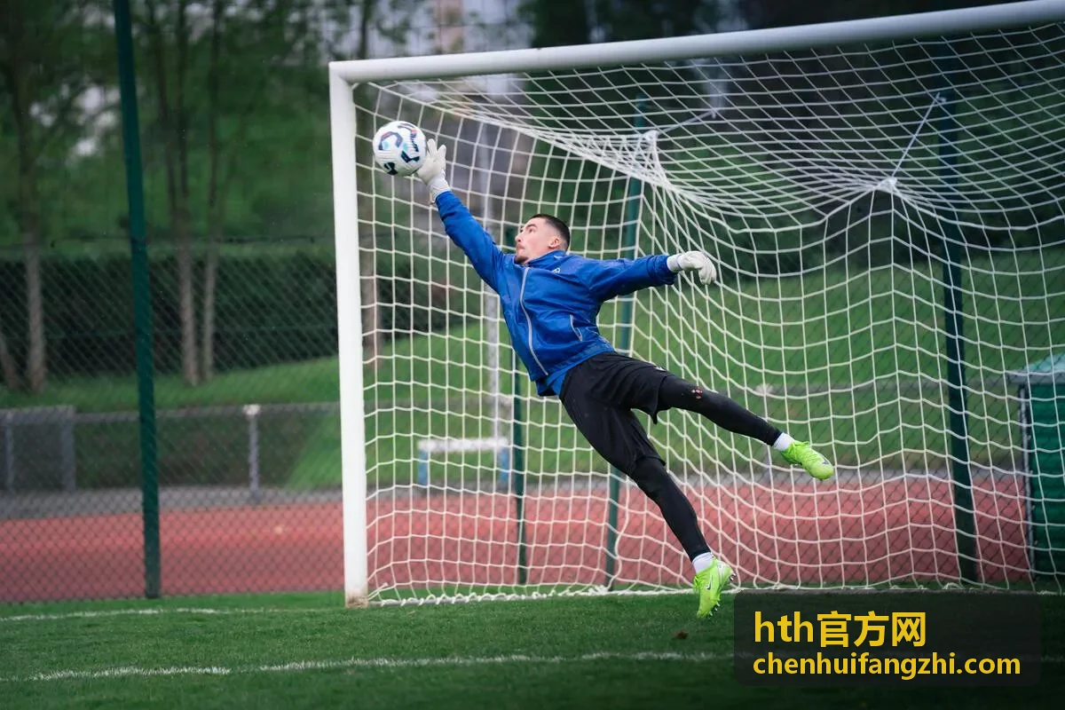 hth官方网活动结束后的合影与需求登记区